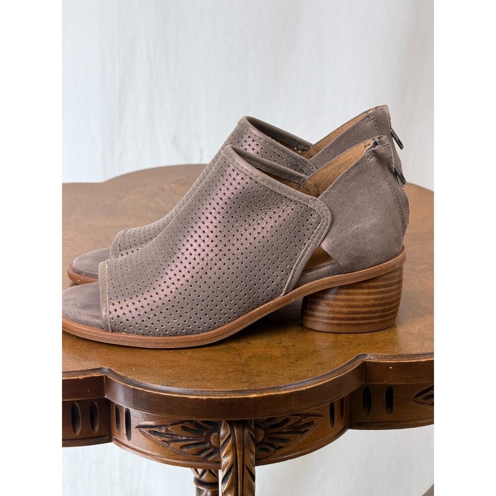 NIB Sofft Carleigh Peep Toe Chunky Round Heel Sandal Shoes COFFEE #0378 US 10